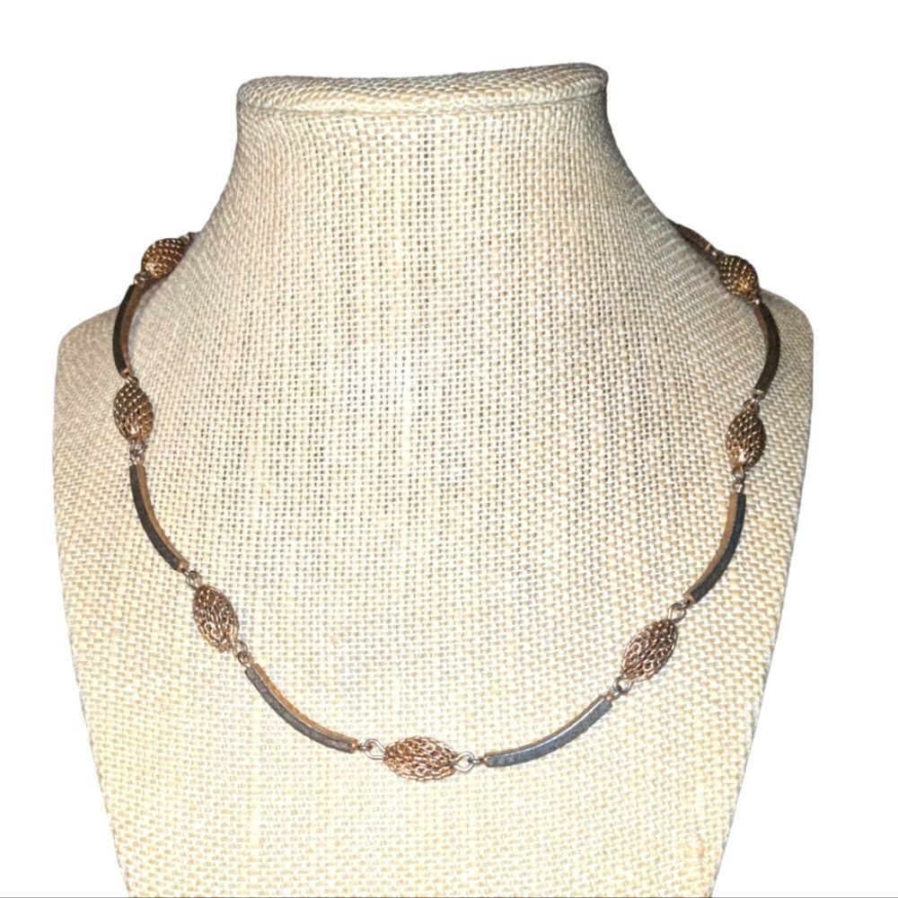 Gold‎ tone vintage women's necklace and matching earrings